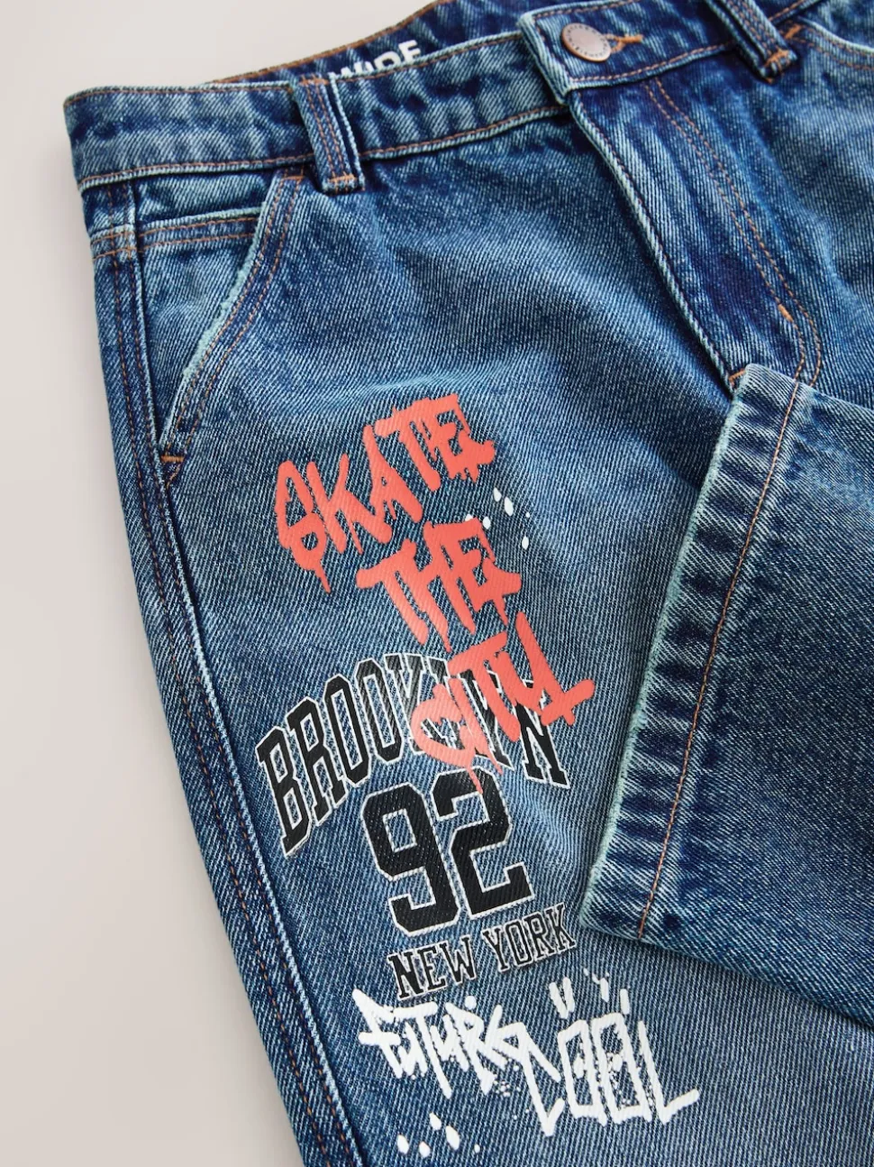 Denim bleu milieu imprimé Varsity - Jean authentique (3-16ans)