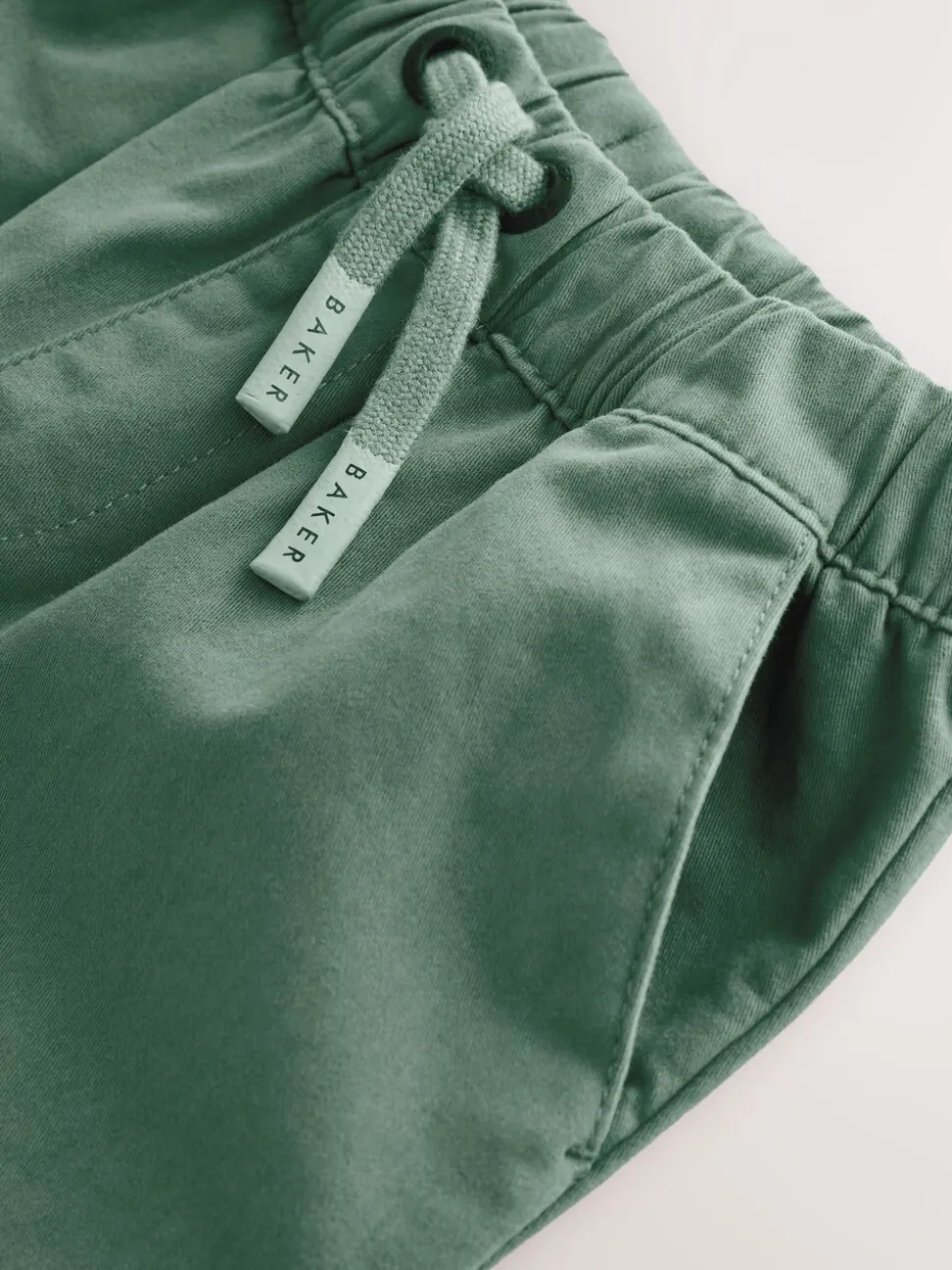 Ensemble sweat-shirt et pantalon cargo Baker by Ted Baker Beige Sable et Vert