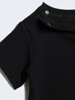 Noir - adidas Originals ensemble t-shirt et short gaufré