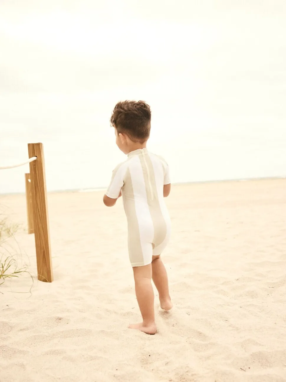 Rayures blanches neutres - Maillot de bain Sunsafe All-In-One (3mths-7yrs)