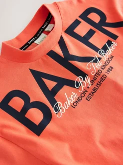 Rouge - T-shirt graphique oversize Baker by Ted Baker